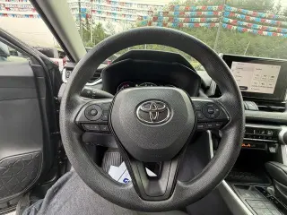 Toyota RAV4 2024 AWD XLE 4p SUV