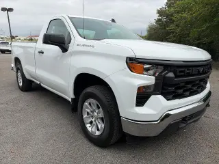 Chevrolet Silverado 1500 2025 4x2 Camioneta de trabajo Cabina regular 2 puertas Descarga larga 8 pi