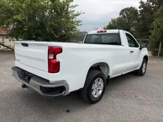 Chevrolet Silverado 1500 2025 4x2 Camioneta de trabajo Cabina regular 2 puertas Descarga larga 8 pi