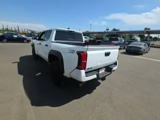 Toyota Tacoma 2024 4x4 SR5 4dr Cab Doble 5.0 ft SB