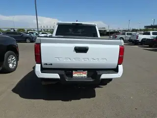 Toyota Tacoma 2024 4x4 SR5 4dr Cab Doble 5.0 ft SB