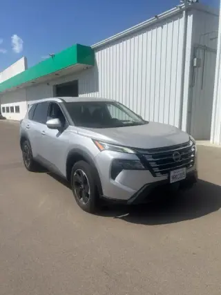 Rouge Nissan 2025 AWD SV 4p Crossover