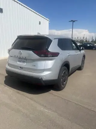 Rouge Nissan 2025 AWD SV 4p Crossover