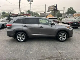 Toyota Highlander 2017 AWD Limited 4dr SUV