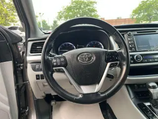 Toyota Highlander 2017 AWD Limited 4dr SUV