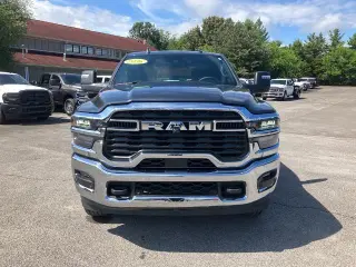 Ram 2500 2026 4x4 Big Horn Cabina Doble de 4 puertas y batea de 6.3 pies