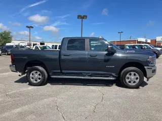 Ram 2500 2026 4x4 Big Horn Cabina Doble de 4 puertas y batea de 6.3 pies