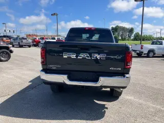 Ram 2500 2026 4x4 Big Horn Cabina Doble de 4 puertas y batea de 6.3 pies