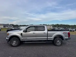 Ford F-250 Super Duty 2020 4x4 XLT 4dr Crew Cab 6.8 ft. SB Camión de carga