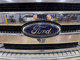 Ford F-250 Super Duty 2012 4x4 Lariat 4dr Crew Cab 6.8 ft. CB Camión de carga