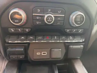 GMC Sierra 1500 2021 4x4 Denali 4p. Cabina de tripulación 5.8 ft. CB