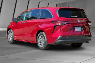 Toyota Sienna 2021 XLE 7-Pasajeros 4p Mini-Van