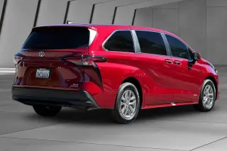 Toyota Sienna 2021 XLE 7-Pasajeros 4p Mini-Van