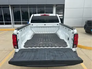 Chevrolet Colorado 2024 4x4 Trail Boss cabina de tripulación 4 puertas con caja de 5 pies