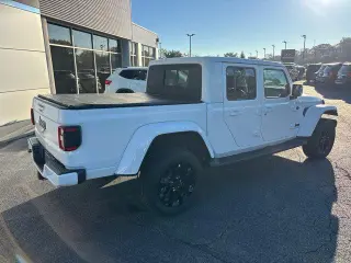 Jeep Gladiator 2022 4x4 Overland 4p Cabaaña Crew 5.0 ft. CB
