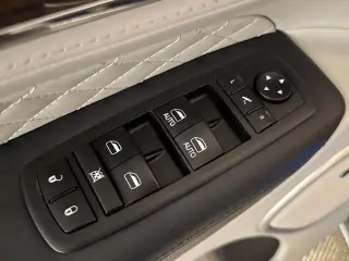 Jeep Grand Cherokee 2019 4x2 Summit 4dr SUV