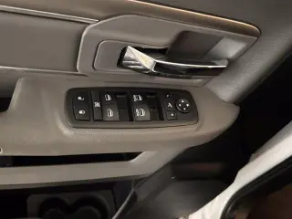 Ram 1500 2018 4x2 SLT 4dr Crew Cab 5.5 ft. SB Pickup