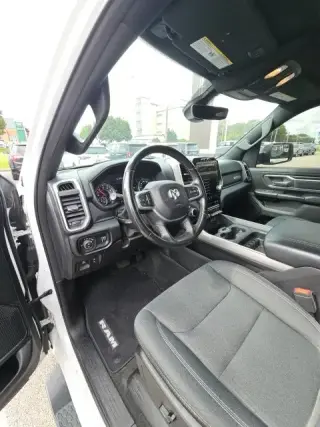 Ram 1500 2021 4x4 Big Horn 4dr Cabina de Tripulación 5.6 ft. SB Camioneta