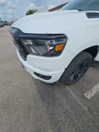 Ram 1500 2021 4x4 Big Horn 4dr Cabina de Tripulación 5.6 ft. SB Camioneta