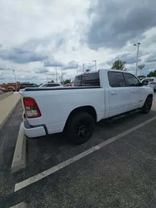 Ram 1500 2021 4x4 Big Horn 4dr Cabina de Tripulación 5.6 ft. SB Camioneta