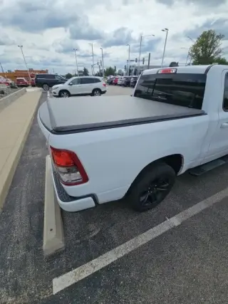 Ram 1500 2021 4x4 Big Horn 4dr Cabina de Tripulación 5.6 ft. SB Camioneta