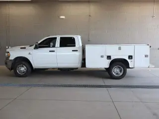 Ram 3500 2023 4x4 Tradesman 4dr Cabina Crew 172.4 in. WB DRW Chasis