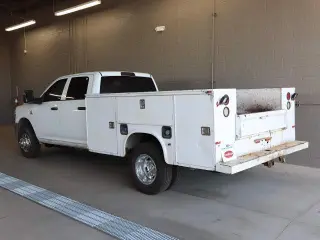 Ram 3500 2023 4x4 Tradesman 4dr Cabina Crew 172.4 in. WB DRW Chasis