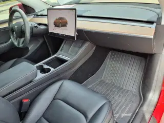 Tesla Model Y 2024 AWD Long Range 4dr Crossover