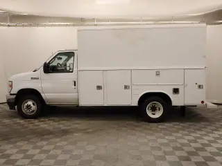 Ford E-Series 2024 E-350 SD 2 puertas 3513 mm WB DRW Chasis troquelado