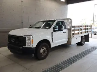 Ford F-350 Super Duty 2023 4x2 XL 2dr Regular Cab 145 in. WB DRW Chasis