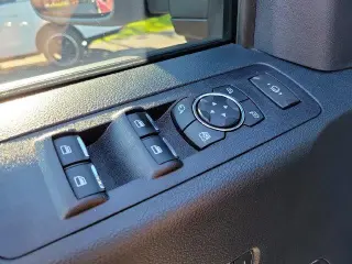 Ford F-350 Super Duty 2022 4x4 Lariat 4p Puerta de Tripulacion 6.8 ft. Cabina Doble Standard Ruedas Simples Camioneta