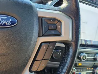 Ford F-350 Super Duty 2022 4x4 Lariat 4p Puerta de Tripulacion 6.8 ft. Cabina Doble Standard Ruedas Simples Camioneta