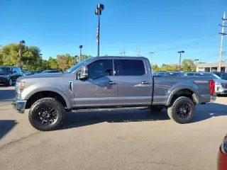 Ford F-350 Super Duty 2022 4x4 Lariat 4p Puerta de Tripulacion 6.8 ft. Cabina Doble Standard Ruedas Simples Camioneta