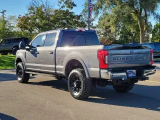 Ford F-350 Super Duty 2022 4x4 Lariat 4p Puerta de Tripulacion 6.8 ft. Cabina Doble Standard Ruedas Simples Camioneta