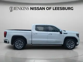 GMC Sierra 1500 2023 4x4 Denali 4p Cab Crew 5.8 ft. CB