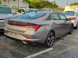 Hyundai ELANTRA 2022 Limited Sedán 4 puertas
