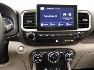 Hyundai VENUE 2026 SEL 4dr Crossover con techo de dos tonos