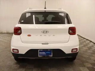 Hyundai VENUE 2026 SEL 4dr Crossover con techo de dos tonos