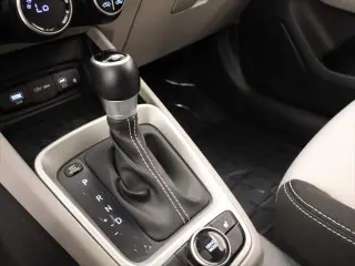 Hyundai VENUE 2026 SEL 4dr Crossover con techo de dos tonos