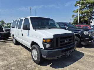 Ford E-Series 2009 E-350 SD XL 3dr Extended Passenger Van 
Ford E-Serie 2009 E-350 SD XL 3dr Furgoneta de pasajeros extendida