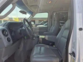 Ford E-Series 2009 E-350 SD XL 3dr Extended Passenger Van 
Ford E-Serie 2009 E-350 SD XL 3dr Furgoneta de pasajeros extendida