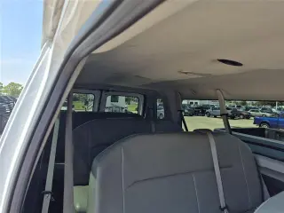 Ford E-Series 2009 E-350 SD XL 3dr Extended Passenger Van 
Ford E-Serie 2009 E-350 SD XL 3dr Furgoneta de pasajeros extendida