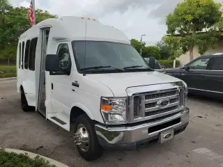 Ford E-Series 2012 E-350 SD 2dr 138 in. WB DRW Chasis Corta, Cabina Extendida