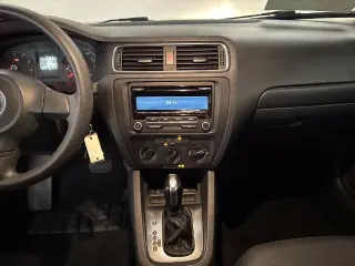 Volkswagen Jetta 2013 Base 4dr Sedan 6A