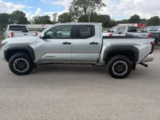Toyota Tacoma 2024 4x4 TRD Sport Double Cab 4 puertas 5.0 pies SB 6M