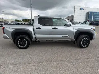 Toyota Tacoma 2024 4x4 TRD Sport Double Cab 4 puertas 5.0 pies SB 6M