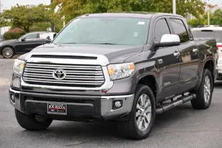 Toyota Tundra 2017 4x4 Limited 4dr CrewMax Cab Pickup SB (5.7L V8 FFV)