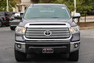 Toyota Tundra 2017 4x4 Limited 4dr CrewMax Cab Pickup SB (5.7L V8 FFV)