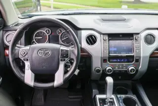 Toyota Tundra 2017 4x4 Limited 4dr CrewMax Cab Pickup SB (5.7L V8 FFV)