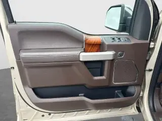 Ford F-150 2018 4x4 King Ranch 4dr SuperCrew 5.5 ft. SB